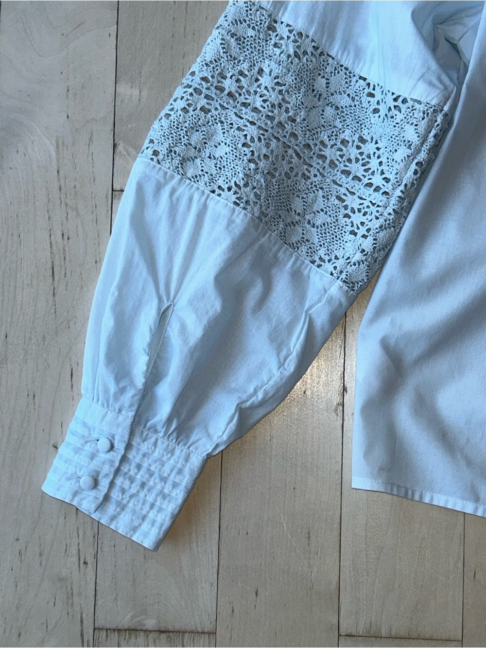 Evereve Victorian Pintuck Crochet Lace Detail Pale Blue Blouse Boho Size S EUC - Picture 9 of 16